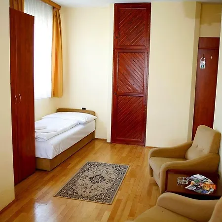 Hotell Bara Junior Budapest