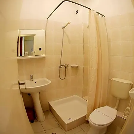 Bara Junior Hotell 2*