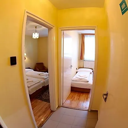 Bara Junior 2* Budapest