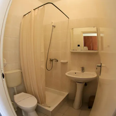 Otel Bara Junior 2*